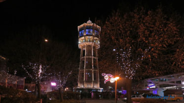 Siófok Fő tér Víztorony adventi fényben